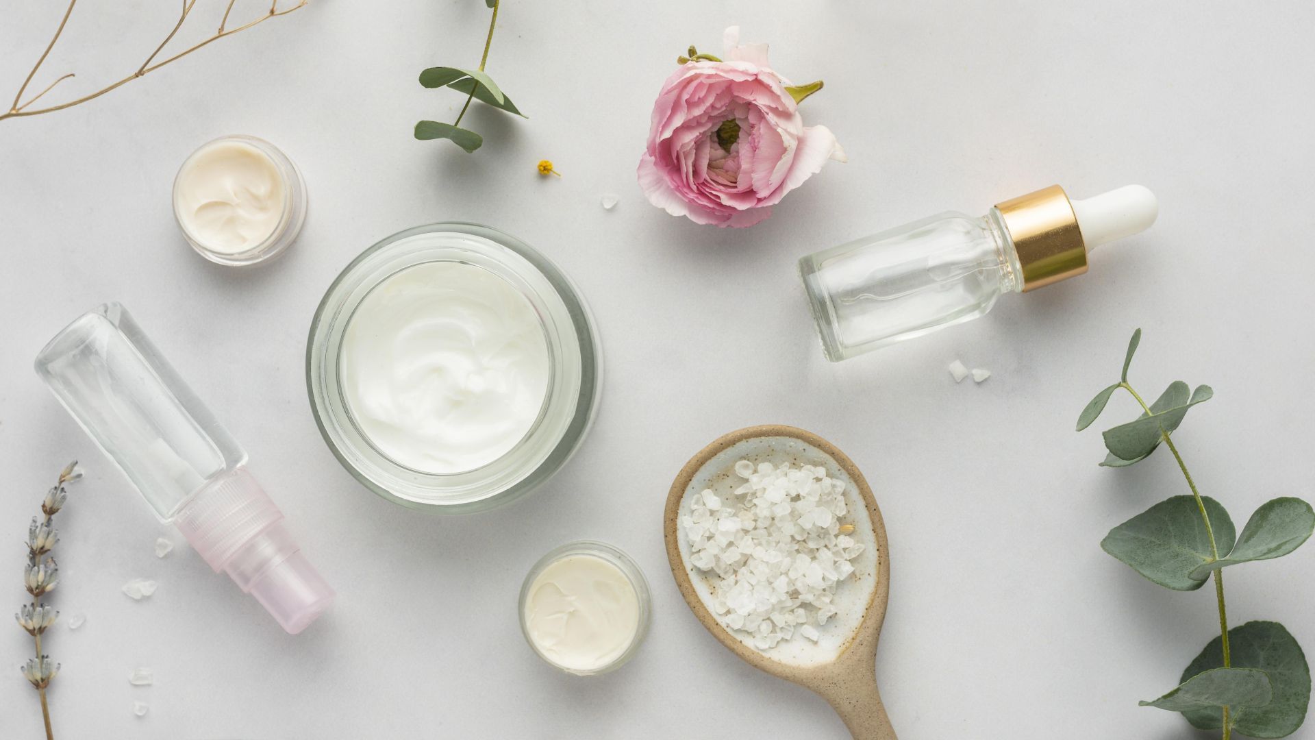 Zestawienie produktów C-VIT/serum z witaminą C na podstawie ceny, formuły, przeznaczenia i kluczowych składników