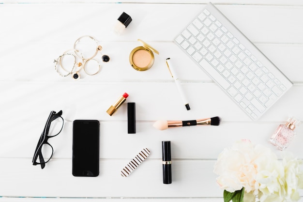 Jak wybrać odpowiednie akcesoria do tatuażu, aby zapewnić bezpieczeństwo i komfort pracy artysty